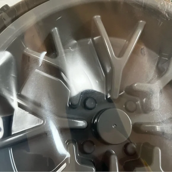 Tire Slow Feeder For Medium And Large Dogs - Picture 2 of 5